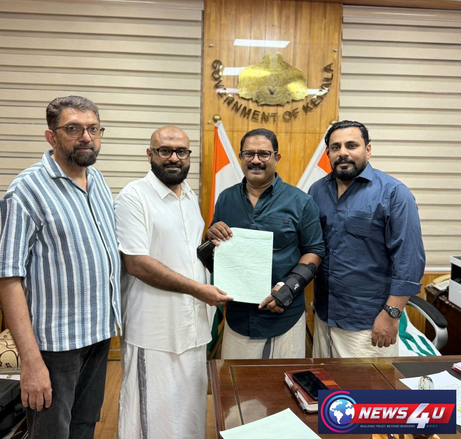 കെഎംസിസി പ്രതിനിധി സംഘം തദ്ദേശ സ്വയംഭരണ വകുപ്പ് മന്ത്രി കെ.എം ഷാജിയോടെപ്പം


