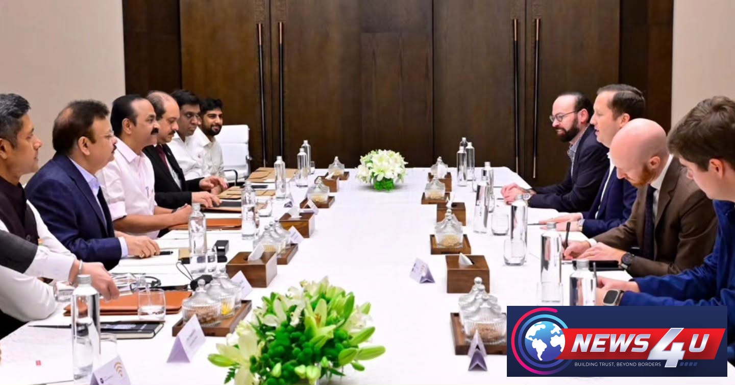 Kerala Chief Minister meets U.S. Ambassador to India in Kochi